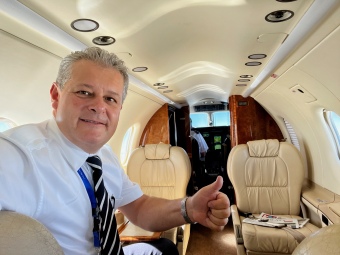 Philipp Köppel in der Pilatus PC-12