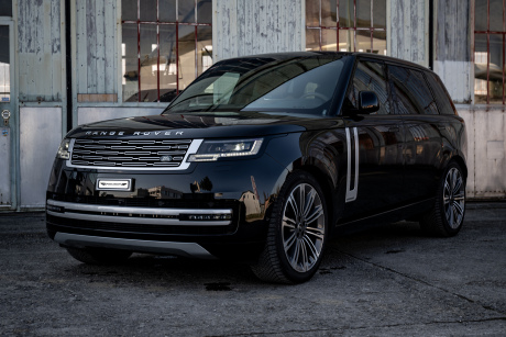 Range Rover Autobiography three-quarter view